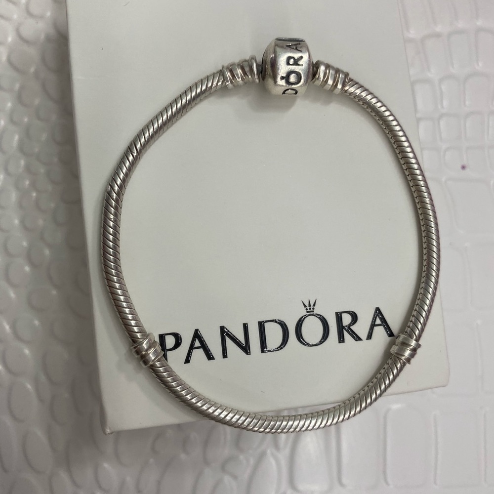 Authentic Pandora bracelet great condition w box